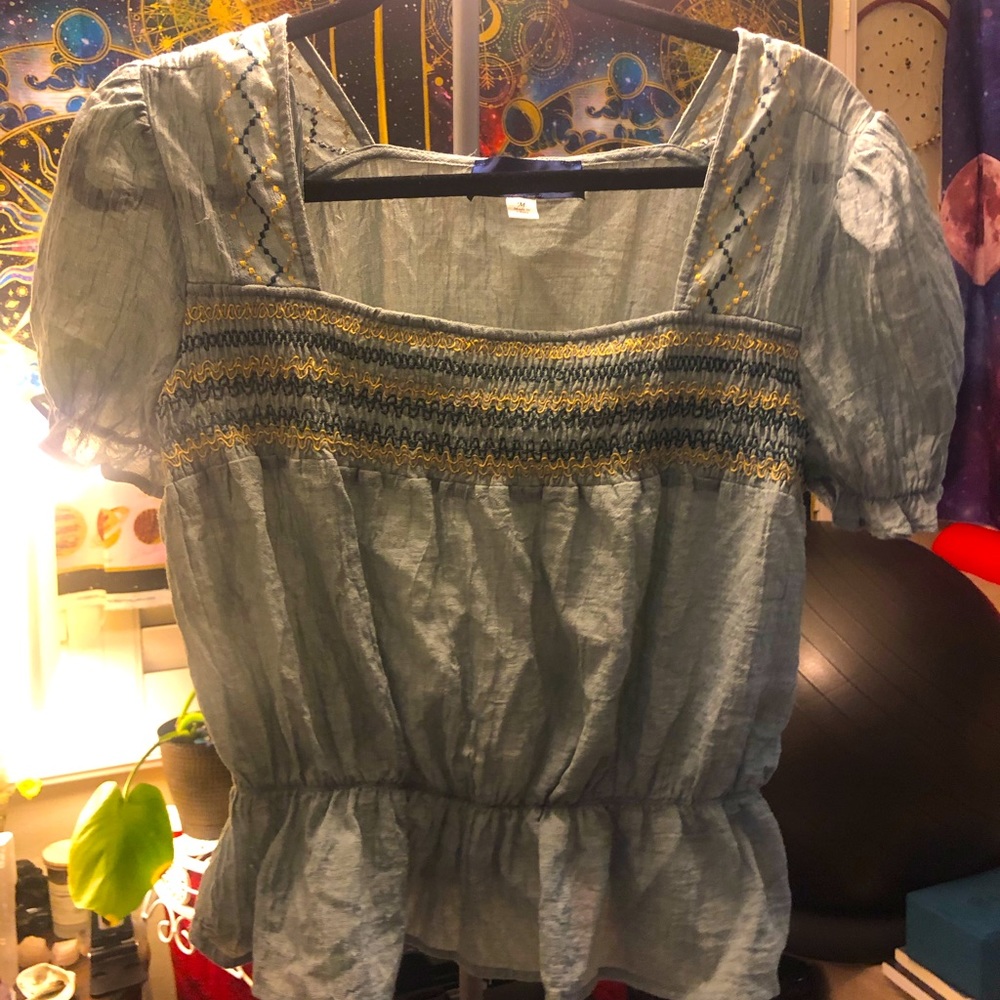 Pattern crop top with shoulder sleeves